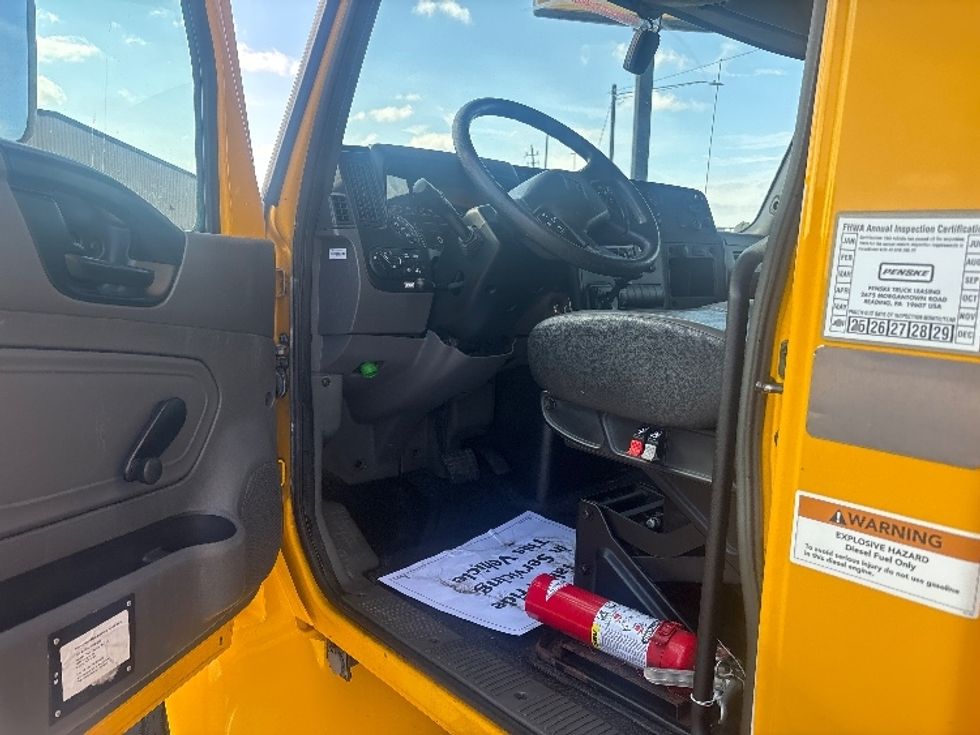 Medium Duty Box Truck-Light and Medium Duty Trucks-International-2021-MV607-Houston-TX-206,653\n\t\tmiles-$ 41,250 - Image 15