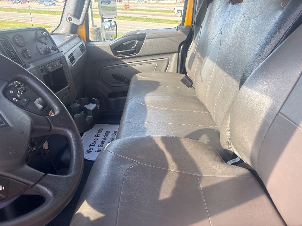 Medium Duty Box Truck-Light and Medium Duty Trucks-International-2021-MV607-Houston-TX-206,653\n\t\tmiles-$ 41,250 - Image 18