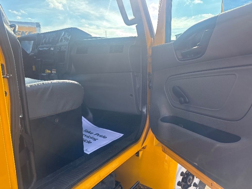 Medium Duty Box Truck-Light and Medium Duty Trucks-International-2021-MV607-Houston-TX-206,653\n\t\tmiles-$ 41,250 - Image 19