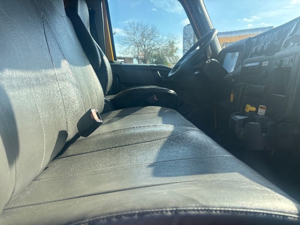 Medium Duty Box Truck-Light and Medium Duty Trucks-International-2021-MV607-Houston-TX-206,653\n\t\tmiles-$ 41,250 - Image 21