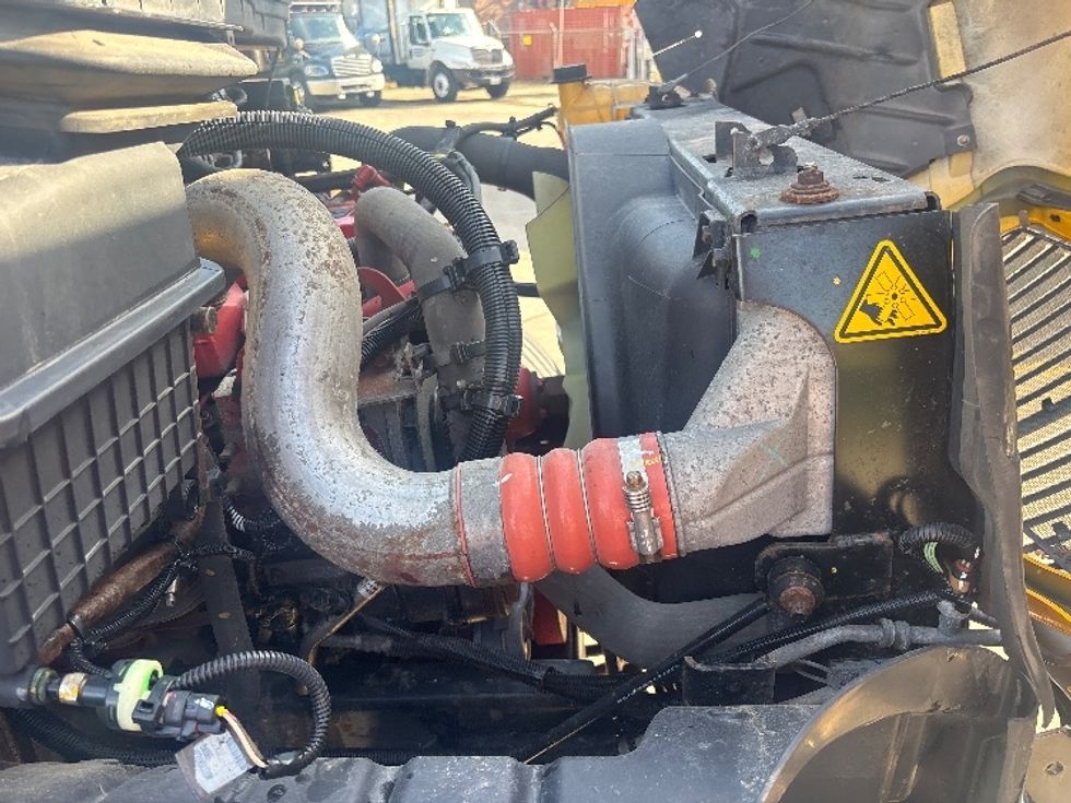 Medium Duty Box Truck-Light and Medium Duty Trucks-International-2021-MV607-Houston-TX-206,653\n\t\tmiles-$ 41,250 - Image 22