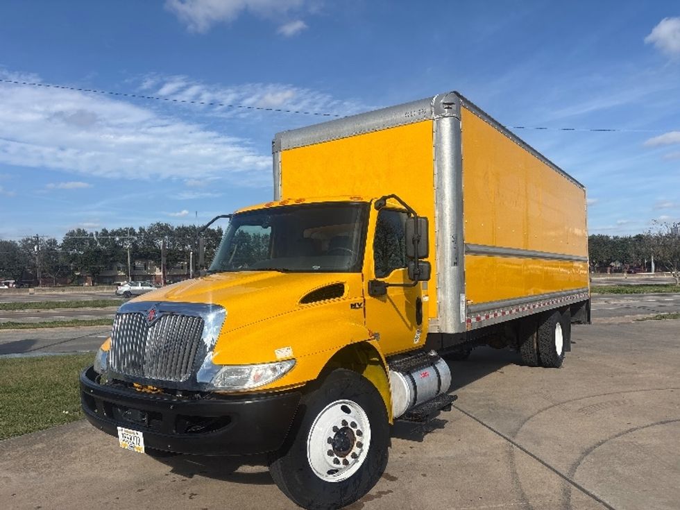 Medium Duty Box Truck-Light and Medium Duty Trucks-International-2021-MV607-Houston-TX-206,653\n\t\tmiles-$ 41,250 - Image 3