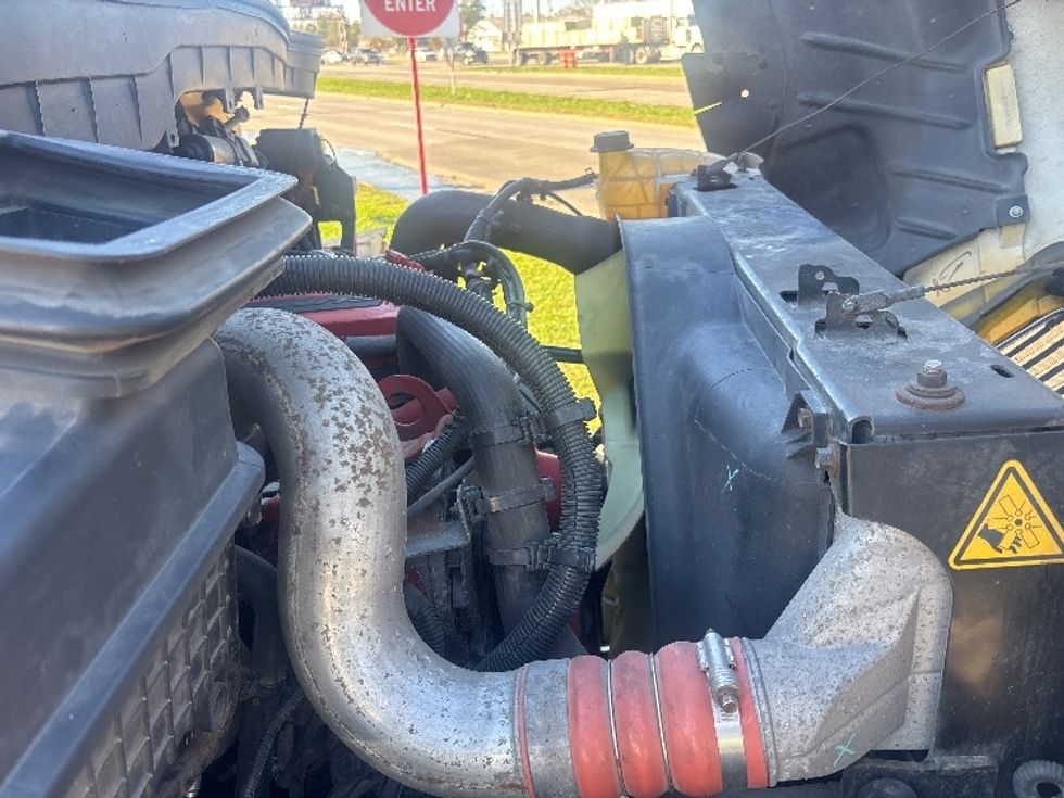 Medium Duty Box Truck-Light and Medium Duty Trucks-International-2021-MV607-Houston-TX-212,865\n\t\tmiles-$ 40,500 - Image 22