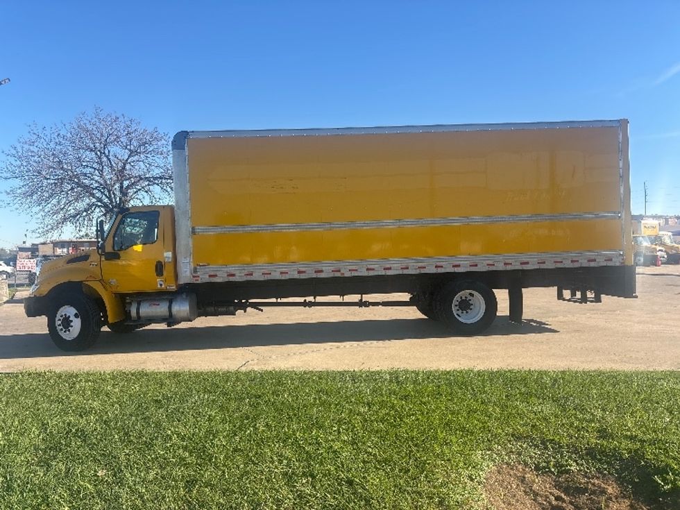 Medium Duty Box Truck-Light and Medium Duty Trucks-International-2021-MV607-Houston-TX-212,865\n\t\tmiles-$ 40,500 - Image 4