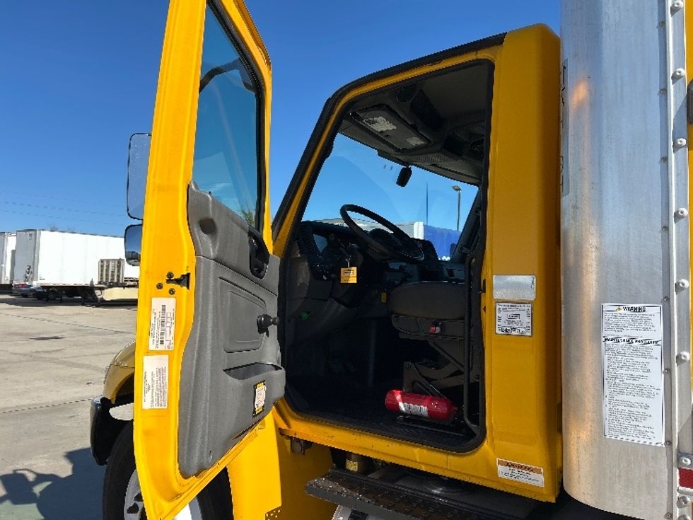 Medium Duty Box Truck-Light and Medium Duty Trucks-International-2021-MV607-Houston-TX-213,089\n\t\tmiles-$ 40,500 - Image 16