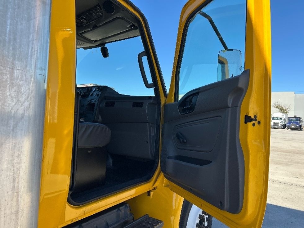 Medium Duty Box Truck-Light and Medium Duty Trucks-International-2021-MV607-Houston-TX-213,089\n\t\tmiles-$ 40,500 - Image 20