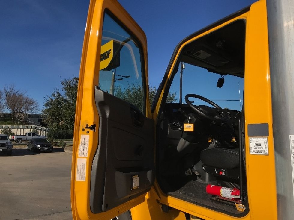 Medium Duty Box Truck-Light and Medium Duty Trucks-International-2021-MV607-Houston-TX-213,456\n\t\tmiles-$ 40,250 - Image 16