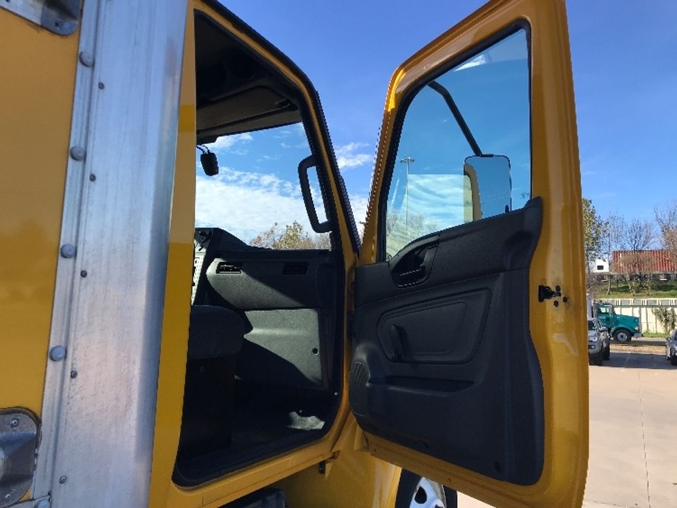 Medium Duty Box Truck-Light and Medium Duty Trucks-International-2021-MV607-Houston-TX-213,456\n\t\tmiles-$ 40,250 - Image 20