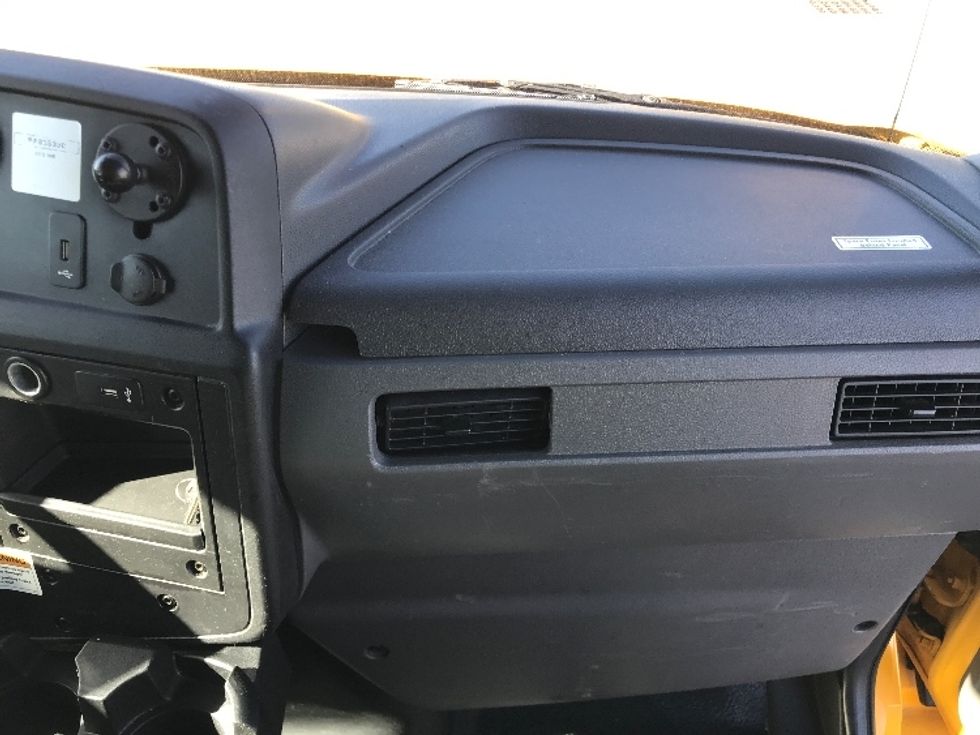 Medium Duty Box Truck-Light and Medium Duty Trucks-International-2021-MV607-Houston-TX-214,926\n\t\tmiles-$ 40,000 - Image 21