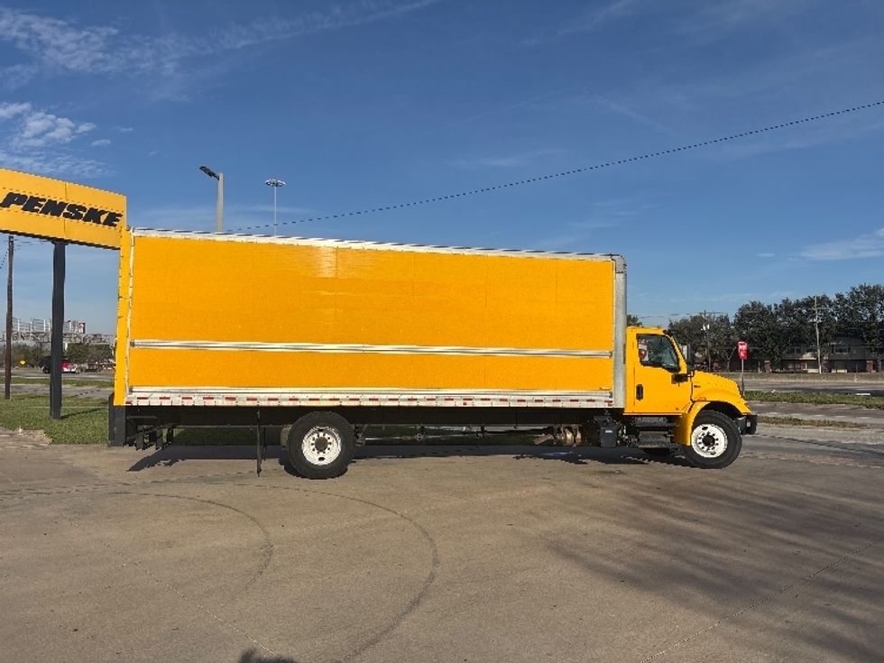 Medium Duty Box Truck-Light and Medium Duty Trucks-International-2021-MV607-Houston-TX-217,482\n\t\tmiles-$ 39,750 - Image 14