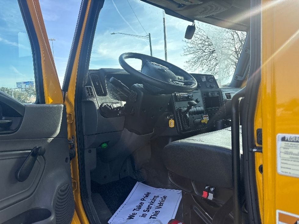 Medium Duty Box Truck-Light and Medium Duty Trucks-International-2021-MV607-Houston-TX-217,482\n\t\tmiles-$ 39,750 - Image 15