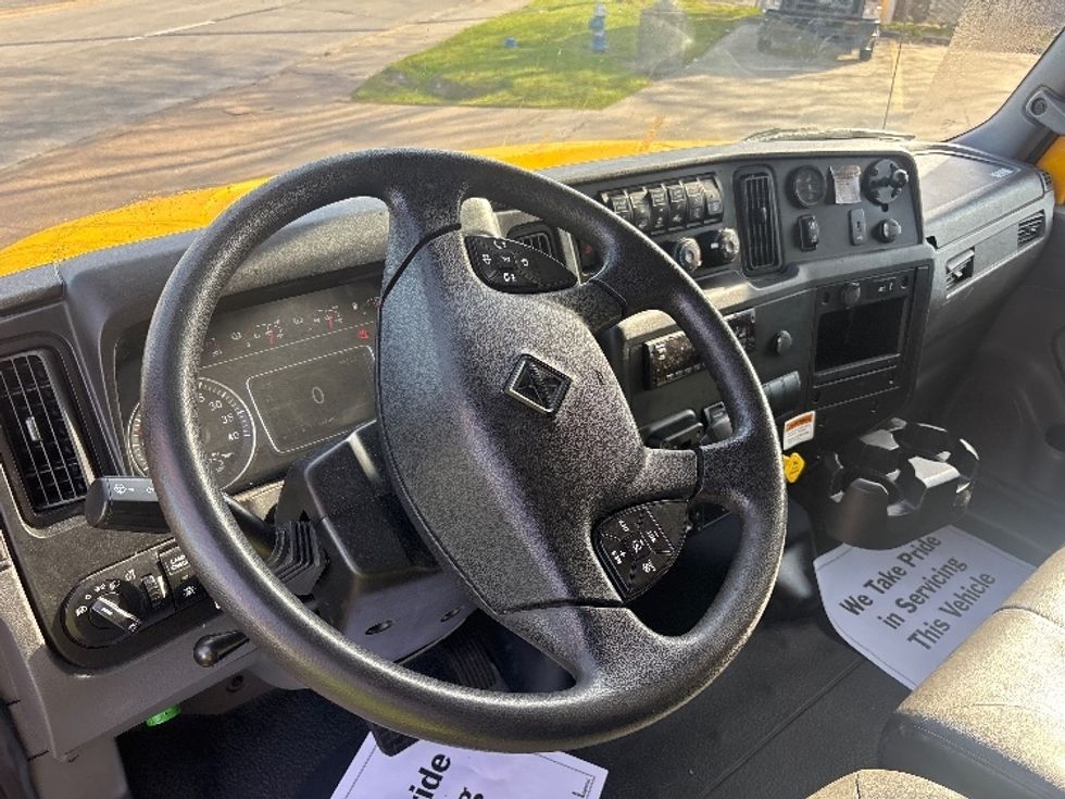 Medium Duty Box Truck-Light and Medium Duty Trucks-International-2021-MV607-Houston-TX-217,482\n\t\tmiles-$ 39,750 - Image 16