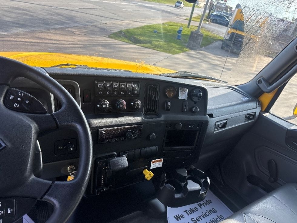Medium Duty Box Truck-Light and Medium Duty Trucks-International-2021-MV607-Houston-TX-217,482\n\t\tmiles-$ 39,750 - Image 17
