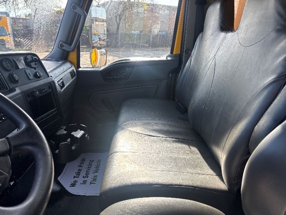 Medium Duty Box Truck-Light and Medium Duty Trucks-International-2021-MV607-Houston-TX-217,482\n\t\tmiles-$ 39,750 - Image 18