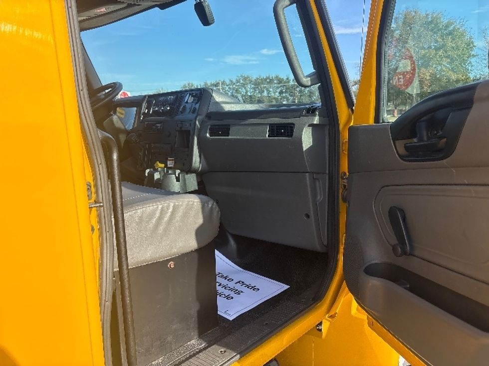 Medium Duty Box Truck-Light and Medium Duty Trucks-International-2021-MV607-Houston-TX-217,482\n\t\tmiles-$ 39,750 - Image 19