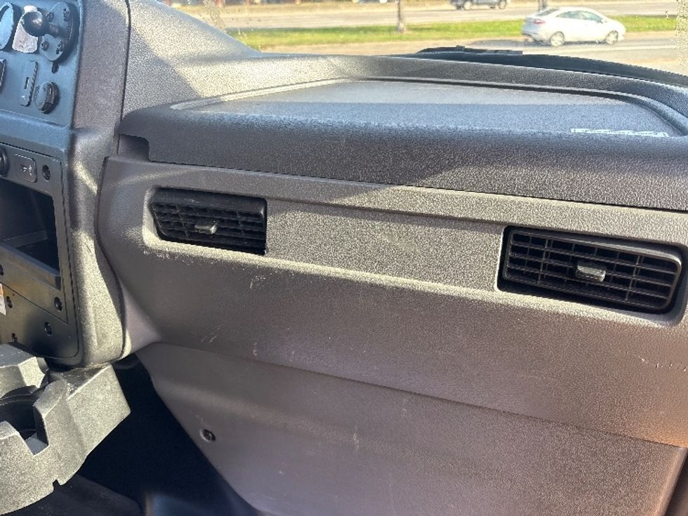 Medium Duty Box Truck-Light and Medium Duty Trucks-International-2021-MV607-Houston-TX-217,482\n\t\tmiles-$ 39,750 - Image 20