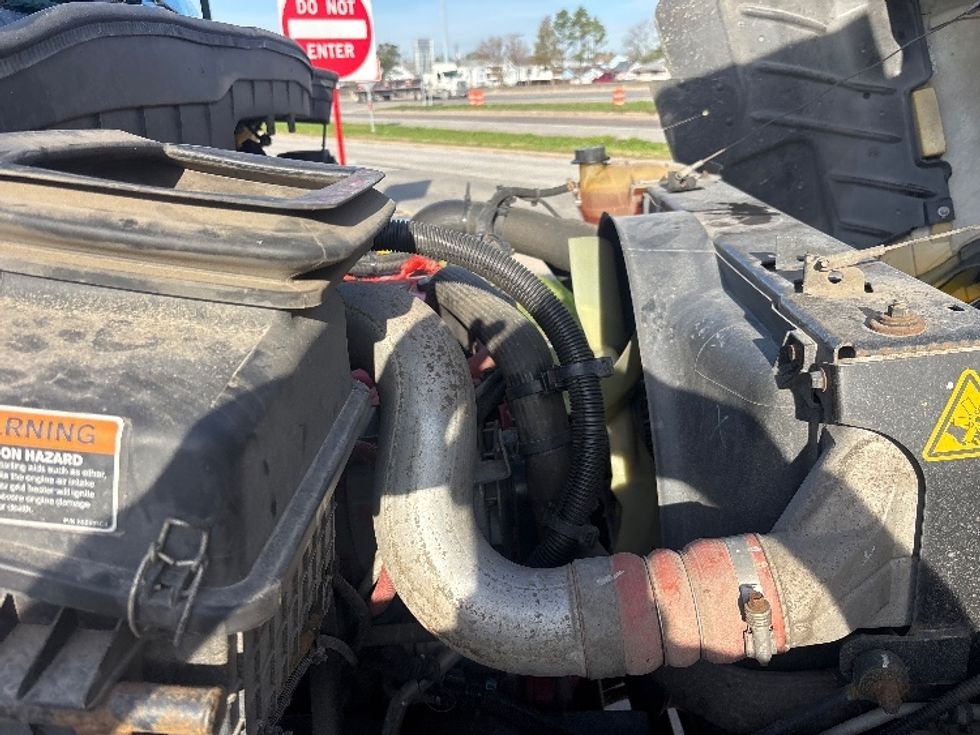 Medium Duty Box Truck-Light and Medium Duty Trucks-International-2021-MV607-Houston-TX-217,482\n\t\tmiles-$ 39,750 - Image 22