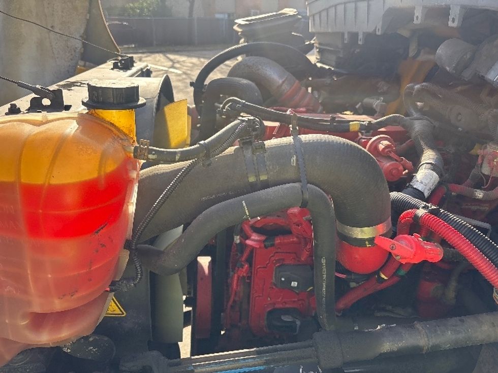 Medium Duty Box Truck-Light and Medium Duty Trucks-International-2021-MV607-Houston-TX-217,482\n\t\tmiles-$ 39,750 - Image 23