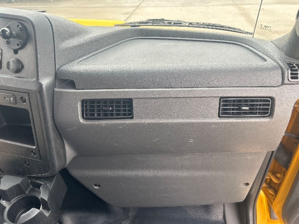 Medium Duty Box Truck-Light and Medium Duty Trucks-International-2021-MV607-Houston-TX-218,277\n\t\tmiles-$ 39,500 - Image 21