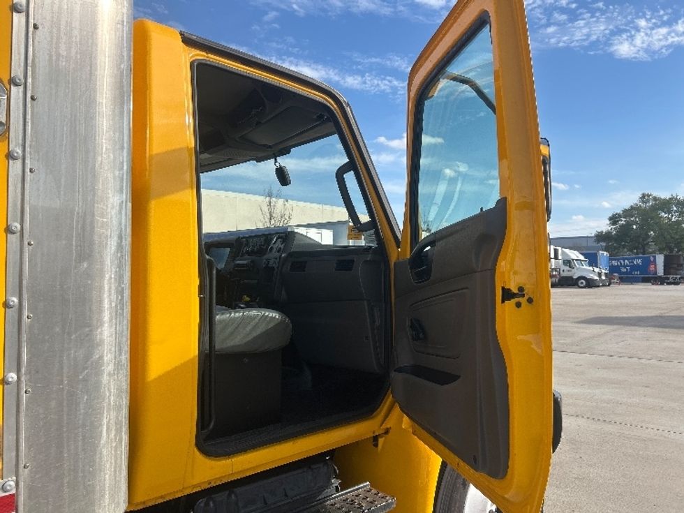 Medium Duty Box Truck-Light and Medium Duty Trucks-International-2021-MV607-Houston-TX-228,690\n\t\tmiles-$ 38,000 - Image 20