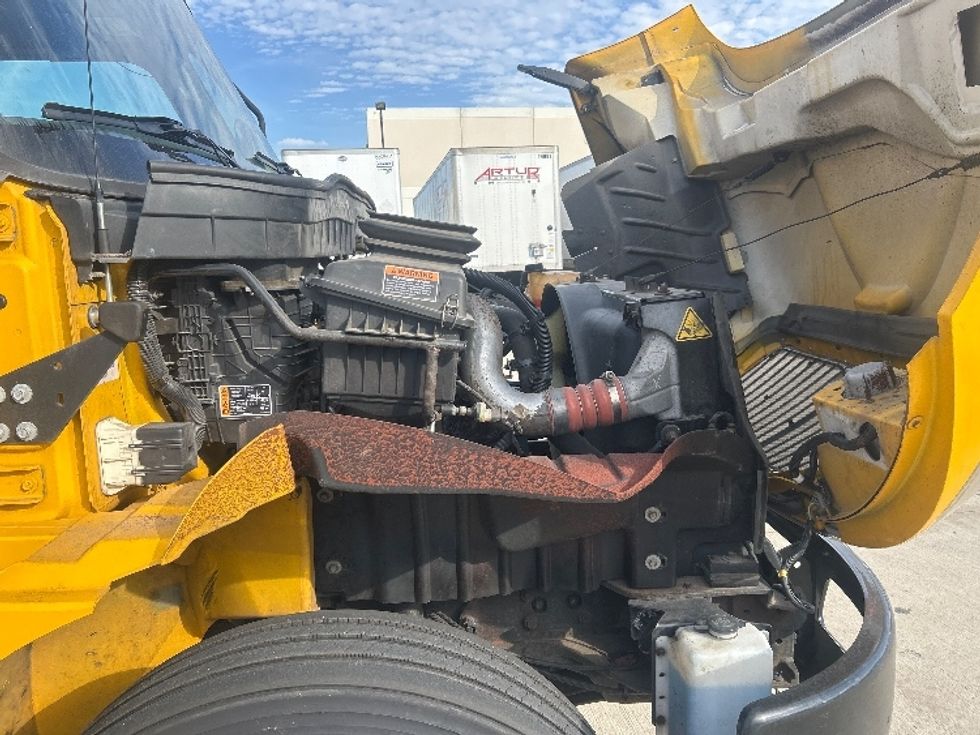 Medium Duty Box Truck-Light and Medium Duty Trucks-International-2021-MV607-Houston-TX-228,690\n\t\tmiles-$ 38,000 - Image 23