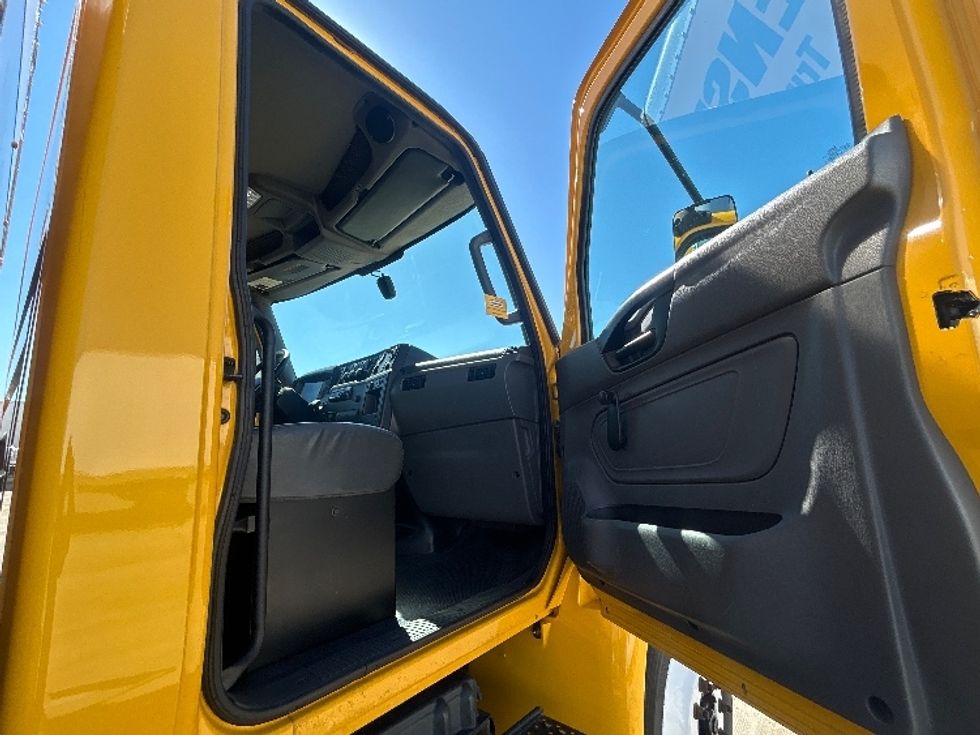 Medium Duty Box Truck-Light and Medium Duty Trucks-International-2021-MV607-Houston-TX-231,477\n\t\tmiles-$ 33,750 - Image 22