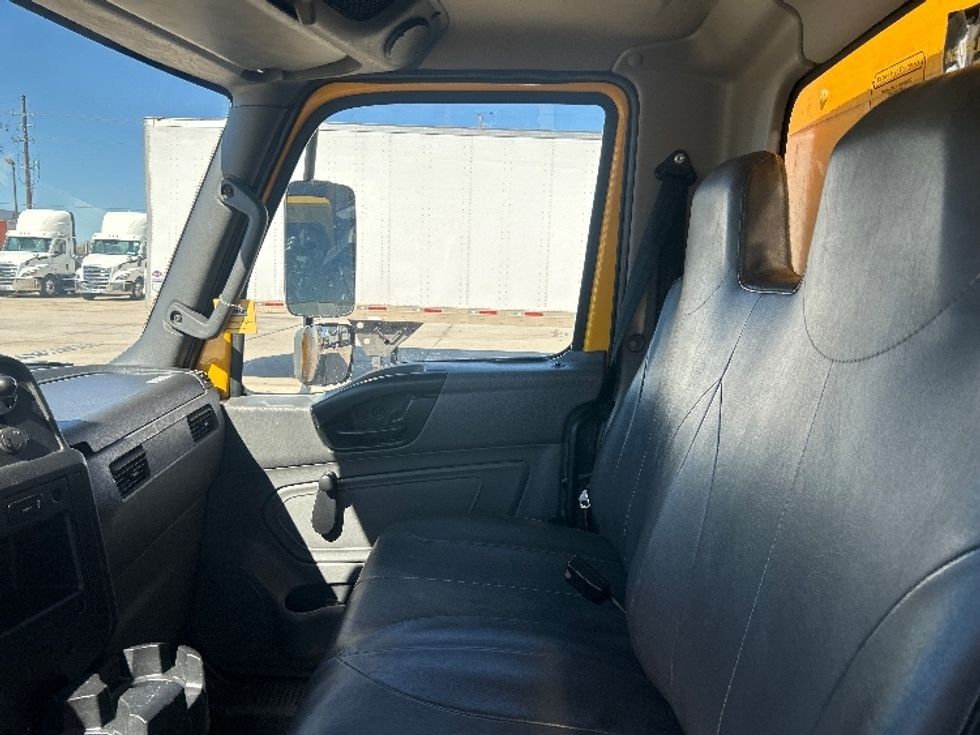 Medium Duty Box Truck-Light and Medium Duty Trucks-International-2021-MV607-Houston-TX-231,477\n\t\tmiles-$ 33,750 - Image 23
