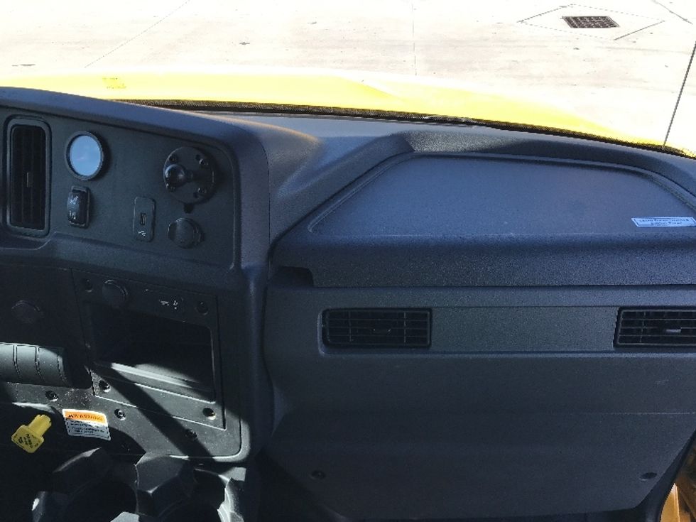 Medium Duty Box Truck-Light and Medium Duty Trucks-International-2021-MV607-Houston-TX-234,104\n\t\tmiles-$ 37,250 - Image 20