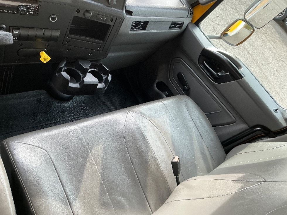 Medium Duty Box Truck-Light and Medium Duty Trucks-International-2021-MV607-Houston-TX-245,395\n\t\tmiles-$ 33,750 - Image 19