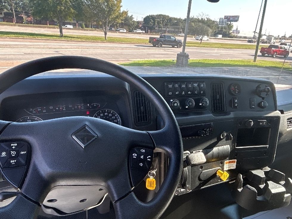 Medium Duty Box Truck-Light and Medium Duty Trucks-International-2021-MV607-Houston-TX-279,085\n\t\tmiles-$ 28,500 - Image 17