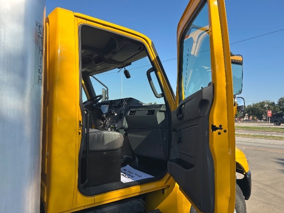 Medium Duty Box Truck-Light and Medium Duty Trucks-International-2021-MV607-Houston-TX-279,085\n\t\tmiles-$ 28,500 - Image 19