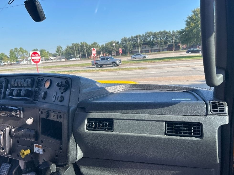 Medium Duty Box Truck-Light and Medium Duty Trucks-International-2021-MV607-Houston-TX-279,085\n\t\tmiles-$ 28,500 - Image 20