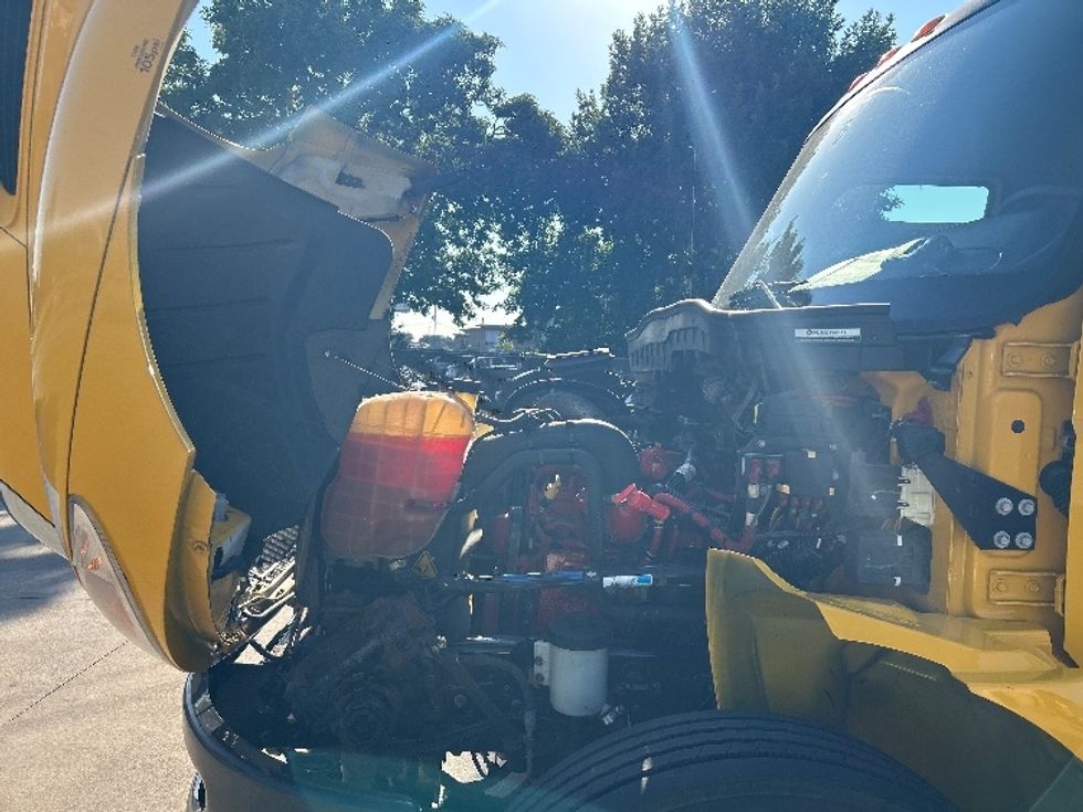 Medium Duty Box Truck-Light and Medium Duty Trucks-International-2021-MV607-Houston-TX-279,085\n\t\tmiles-$ 28,500 - Image 23