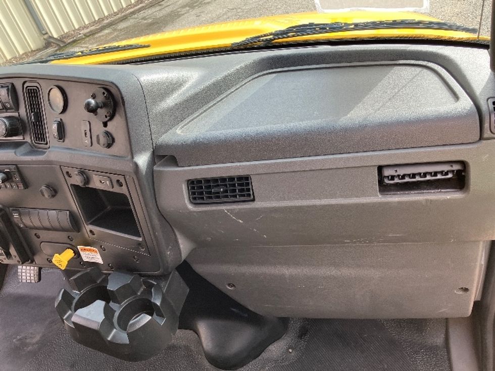 Medium Duty Box Truck-Light and Medium Duty Trucks-International-2021-MV607-Hueytown-AL-170,379\n\t\tmiles-$ 49,750 - Image 21