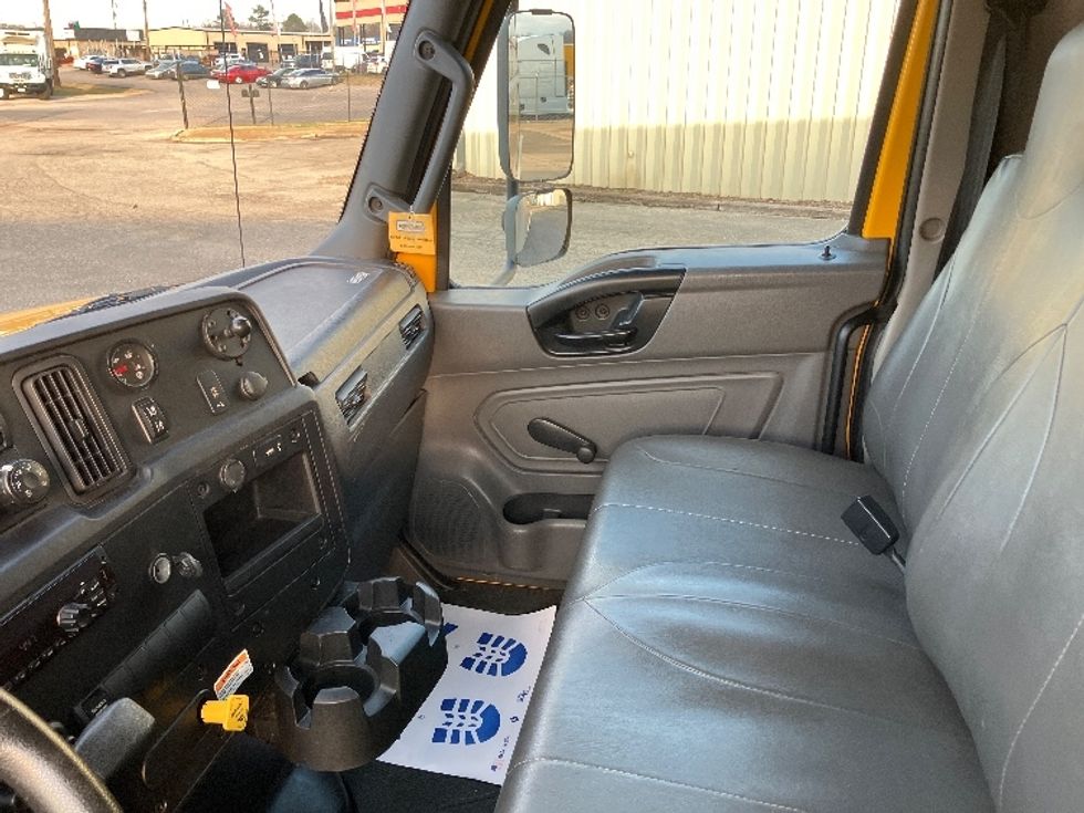 Medium Duty Box Truck-Light and Medium Duty Trucks-International-2021-MV607-Hueytown-AL-198,868\n\t\tmiles-$ 45,250 - Image 19