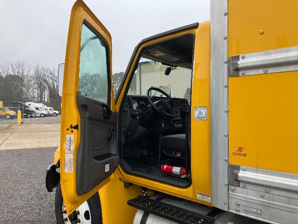 Medium Duty Box Truck-Light and Medium Duty Trucks-International-2021-MV607-Hueytown-AL-223,784\n\t\tmiles-$ 41,500 - Image 16