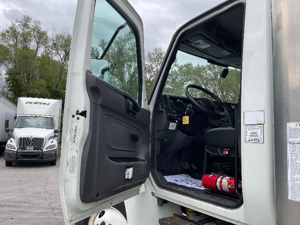 Medium Duty Box Truck-Light and Medium Duty Trucks-International-2021-MV607-Indianapolis-IN-122,928\n\t\tmiles-$ 65,000 - Image 16