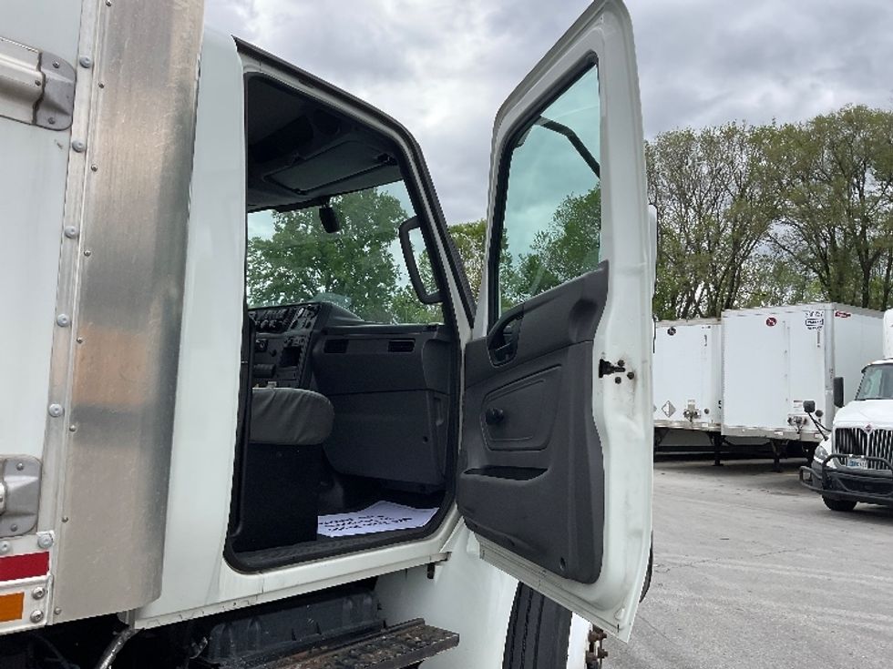 Medium Duty Box Truck-Light and Medium Duty Trucks-International-2021-MV607-Indianapolis-IN-122,928\n\t\tmiles-$ 65,000 - Image 20