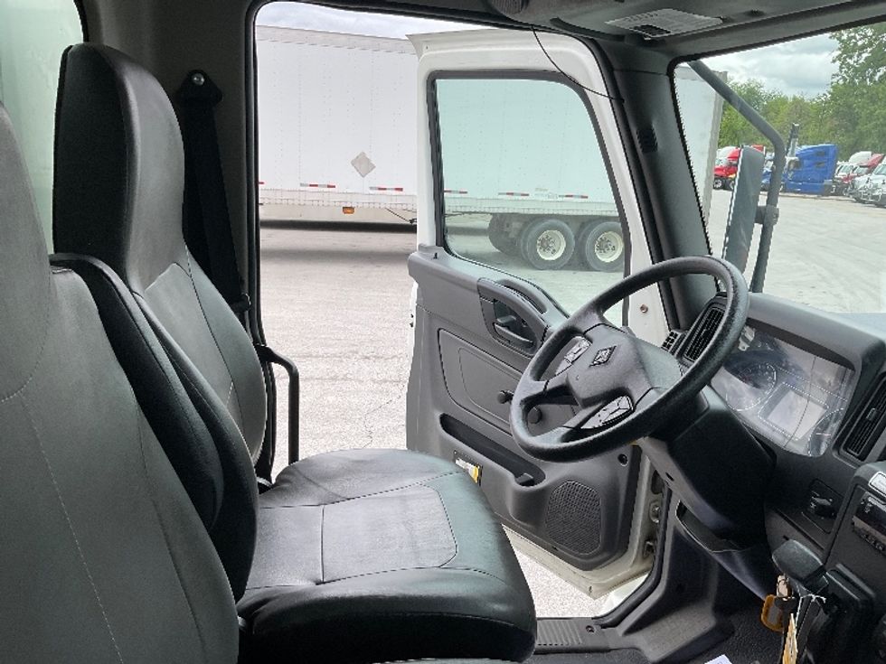 Medium Duty Box Truck-Light and Medium Duty Trucks-International-2021-MV607-Indianapolis-IN-122,928\n\t\tmiles-$ 65,000 - Image 22
