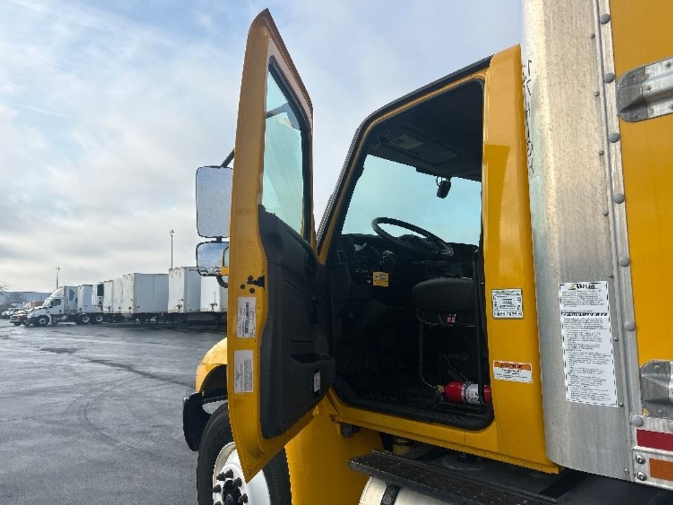 Medium Duty Box Truck-Light and Medium Duty Trucks-International-2021-MV607-Indianapolis-IN-148,139\n\t\tmiles-$ 43,500 - Image 16