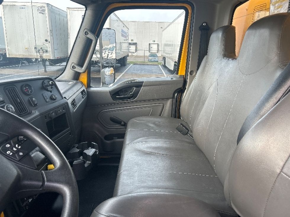 Medium Duty Box Truck-Light and Medium Duty Trucks-International-2021-MV607-Indianapolis-IN-148,139\n\t\tmiles-$ 43,500 - Image 19