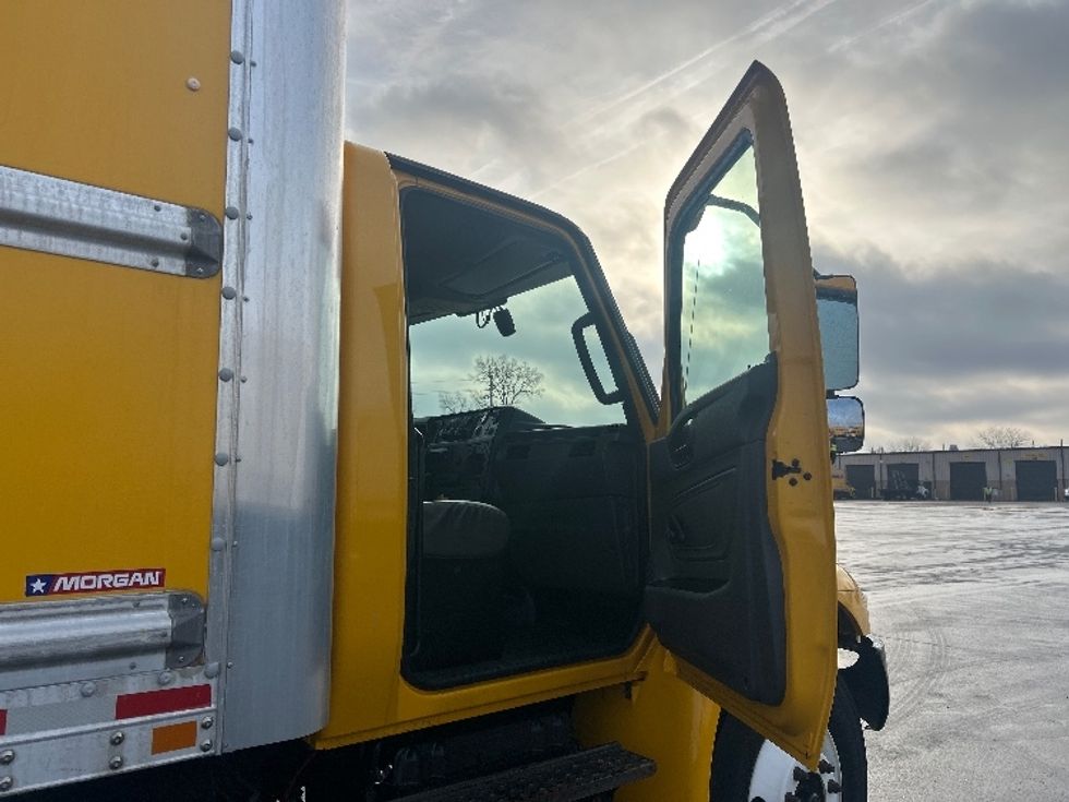 Medium Duty Box Truck-Light and Medium Duty Trucks-International-2021-MV607-Indianapolis-IN-148,139\n\t\tmiles-$ 43,500 - Image 20