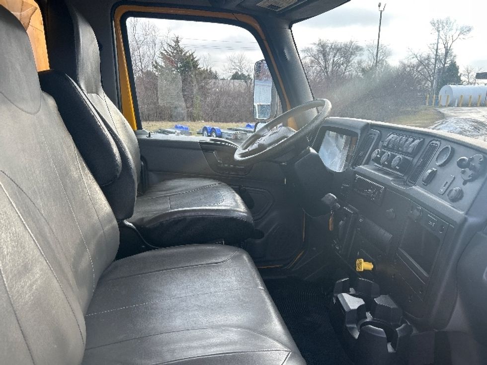 Medium Duty Box Truck-Light and Medium Duty Trucks-International-2021-MV607-Indianapolis-IN-148,139\n\t\tmiles-$ 43,500 - Image 22