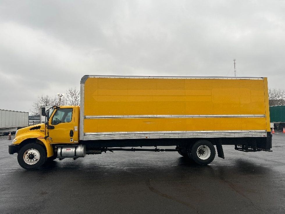 Medium Duty Box Truck-Light and Medium Duty Trucks-International-2021-MV607-Indianapolis-IN-178,159\n\t\tmiles-$ 45,500 - Image 4