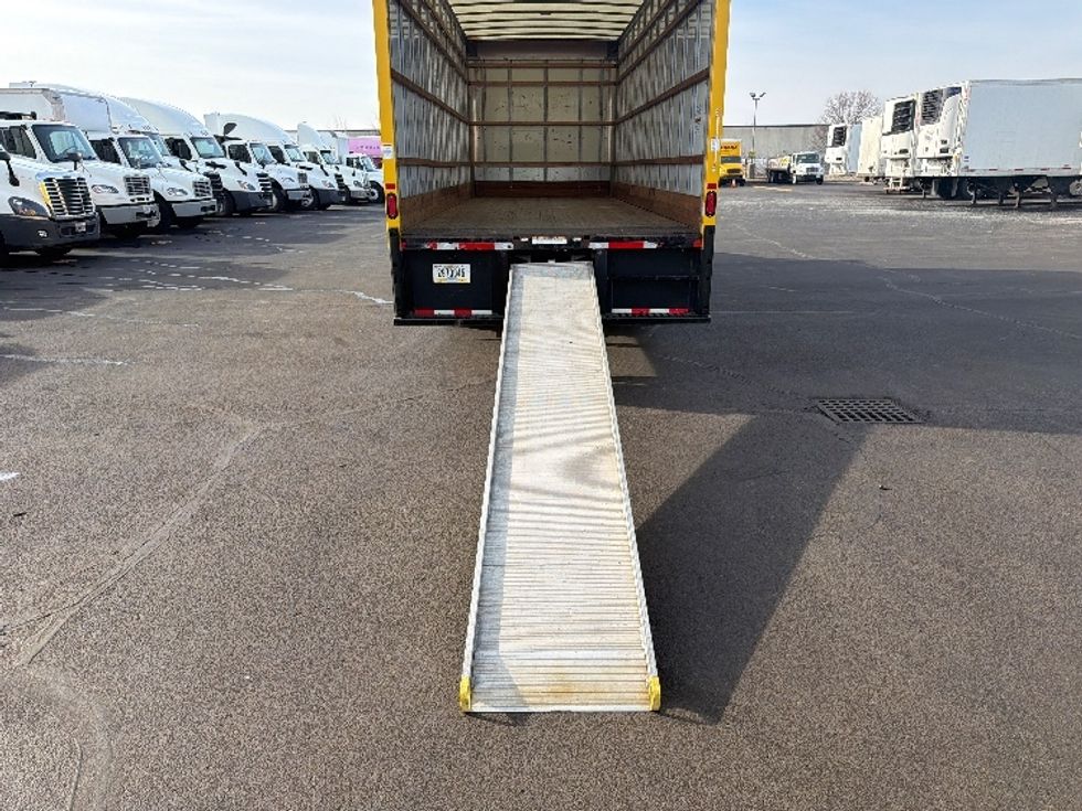 Medium Duty Box Truck-Light and Medium Duty Trucks-International-2021-MV607-Indianapolis-IN-195,460\n\t\tmiles-$ 43,000 - Image 9