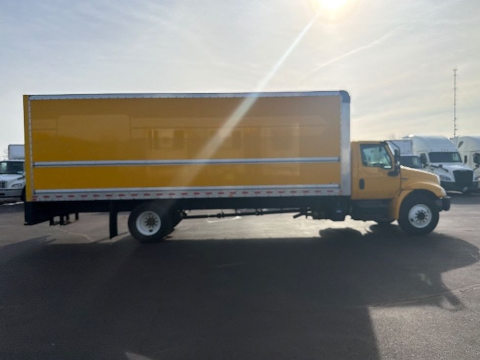 Medium Duty Box Truck-Light and Medium Duty Trucks-International-2021-MV607-Indianapolis-IN-195,460\n\t\tmiles-$ 43,000 - Image 15