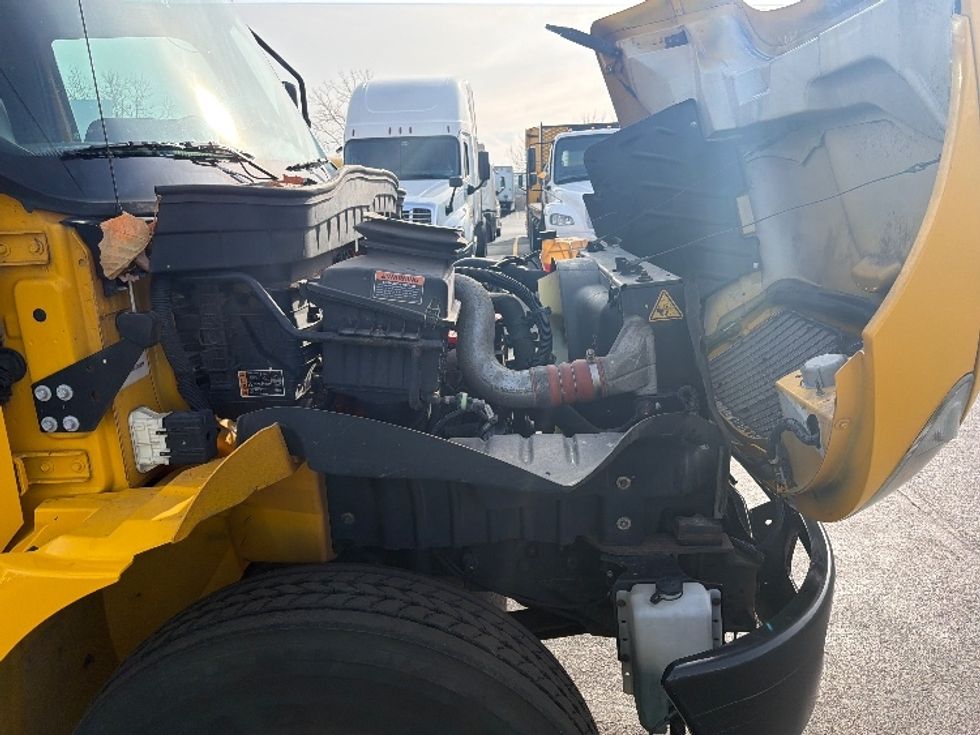 Medium Duty Box Truck-Light and Medium Duty Trucks-International-2021-MV607-Indianapolis-IN-195,460\n\t\tmiles-$ 43,000 - Image 23