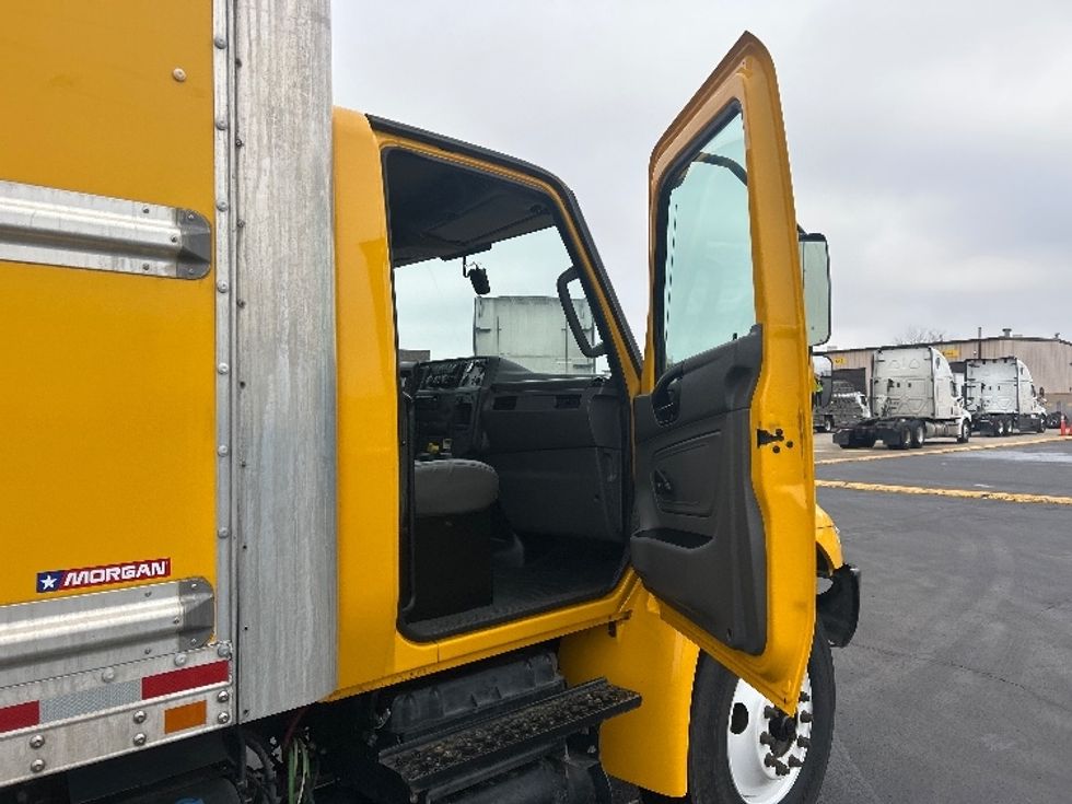 Medium Duty Box Truck-Light and Medium Duty Trucks-International-2021-MV607-Indianapolis-IN-204,520\n\t\tmiles-$ 41,500 - Image 20