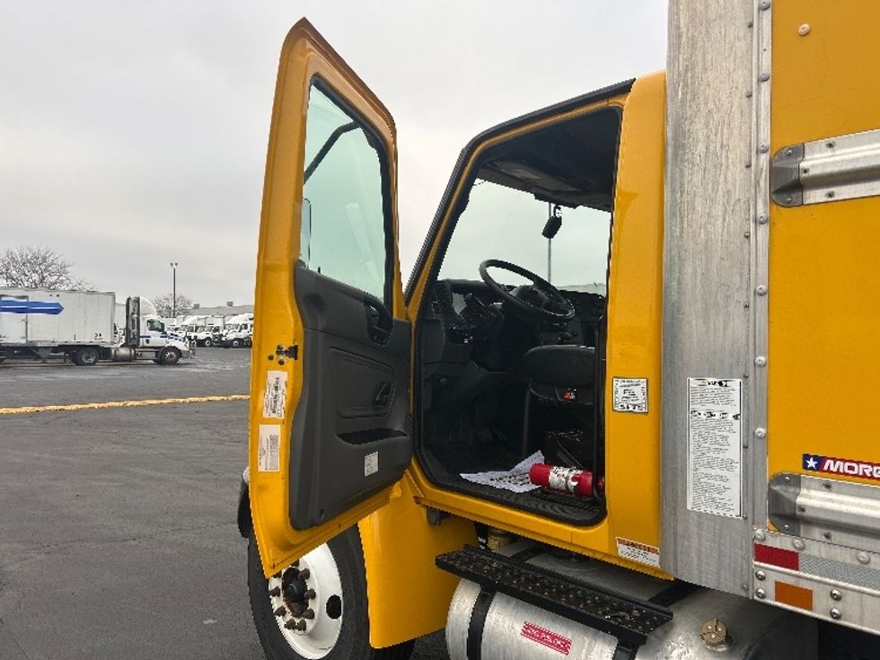 Medium Duty Box Truck-Light and Medium Duty Trucks-International-2021-MV607-Indianapolis-IN-204,520\n\t\tmiles-$ 41,500 - Image 16