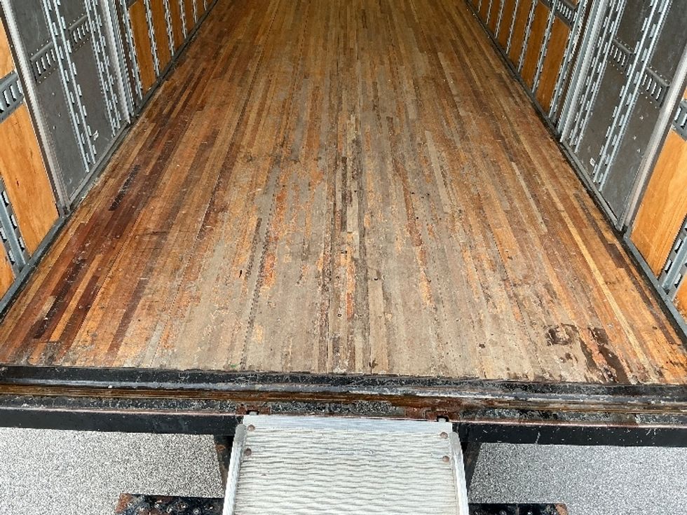 Medium Duty Box Truck-Light and Medium Duty Trucks-International-2021-MV607-Indianapolis-IN-213,952\n\t\tmiles-$ 52,250 - Image 10